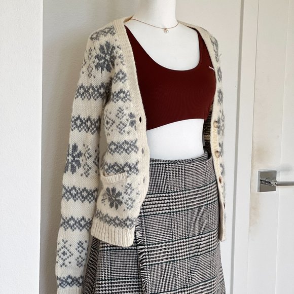 Hollister Co. Women's White and Grey Preppy Style Cardigan - Picture 8 of 9